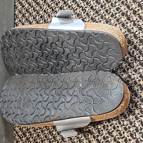 Birkenstock Gizeh Sandals, size 42. - Picture 7 of 10